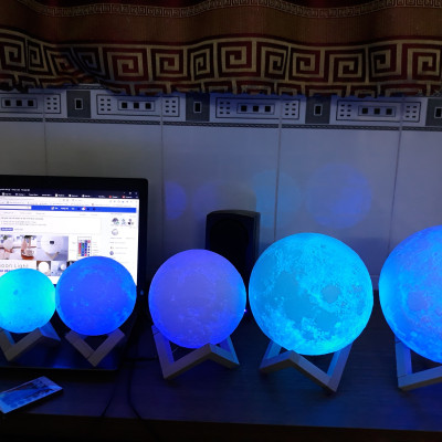 Đèn ngủ mặt trăng moon light 3d 16 màu điều khiển từ xa