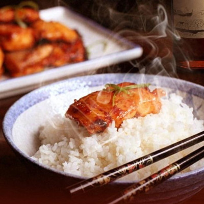 Thùng 6 chai kết hợp NƯỚC MẮM NHỈ LÀNG CHÀI XƯA TRUYỀN THỐNG (3 chai đỏ + 3 chai xanh) 500ml/chai