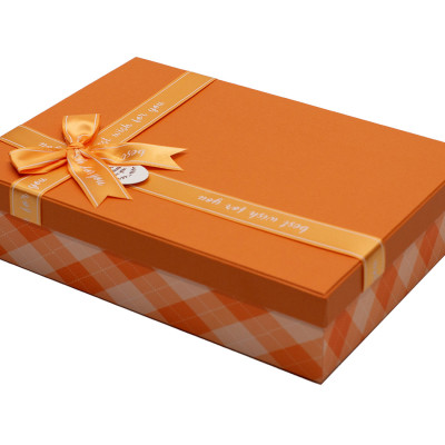 Hộp Quà Chữ Nhật Phượng Hoàng C202 - 24 x 16,5 x 5 cm - Giao mẫu ngẫu nhiên