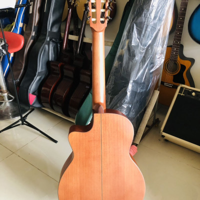 Đàn guitar classic Hồng đào solid DC250J Duy Guitar Store dòng ghitar âm thanh ấm áp cổ điển