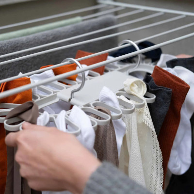 Móc treo đồ nhỏ hình cánh hoa Joseph Joseph 50052 Petal Small Items Hanger (Holds 32 pcs) Hàng chính hãng