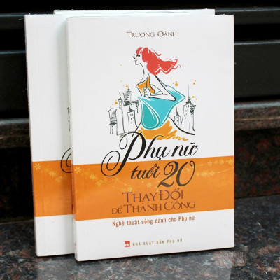 Combo: 28 Cách để Trở Thành Người Phụ Nữ Giàu Có + Phụ Nữ Tuổi 20 Thay Đổi Để Thành Công