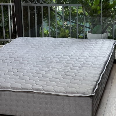 Topper làm mềm nệm LIDACO vải phi lụa mát mịn có khóa kéo