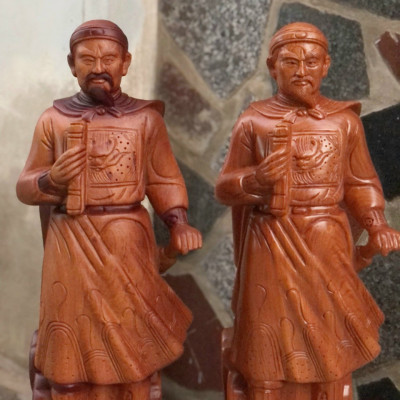 TƯỢNG TRẦN QUỐC TUẤN BẰNG GỖ HƯƠNG ĐÁ LÀM MẦ GIẢ CỔ KT CAO 70CM