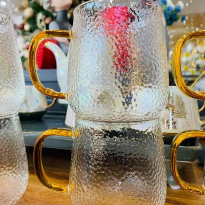 BỘ BÌNH THỦY TINH CHỊU NHIỆT CAO CẤP  ĐỰNG NƯỚC UỐNG KÈM 6 CỐC QUAI VÀNG ( 1 BÌNH + 6 CỐC) - VD6