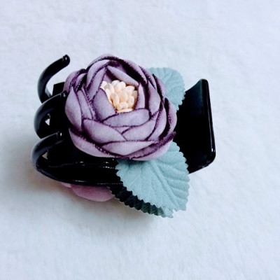 Kẹp tóc hoa hồng tím môn