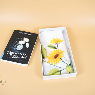 Khăn Vuông Vẽ Tay Hướng Dương – Quà Lưu Niệm Việt, Khăn Lụa Tơ Tằm Thuần Việt SenSilk