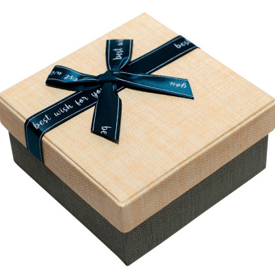 Hộp quà Vuông V016 - 10 x 10 x 5 cm - Giao mẫu ngẫu nhiên