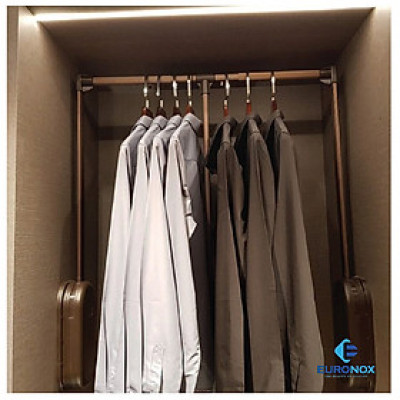 Giá treo quần áo trên cao màu cà phê Coffee-coloured Ceiling Clothes Rack