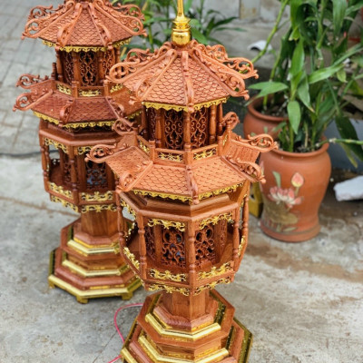 Cặp đèn thờ hình tháp dát vàng điểm cao cấp bằng gỗ hương kt cao 80×33×33cm