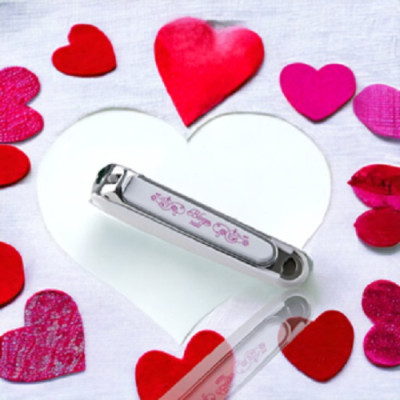 Bấm Móng Tay Inox Hoa Văn Cỡ Vừa Kai Razor 000HC3601 (Màu Trắng)