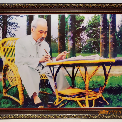 TRANH BÁC HỒ NGỒI LÀM VIỆC TRONG VƯỜN HOA PHỦ CHỦ TỊCH