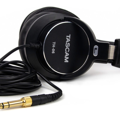 Tai nghe kiểm âm TASCAM TH-06 - headphone âm bass sâu chuẩn - Hàng chính hãng
