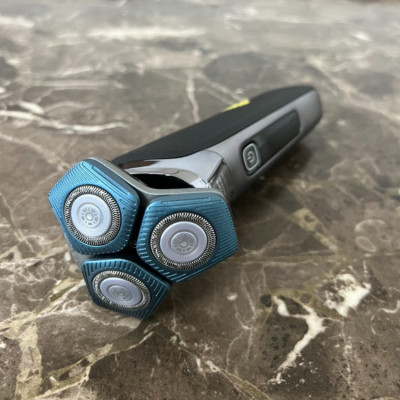 Máy cạo râu khô và ướt Series 7000 cao cấp Philips Norelco S7788/82 - Hàng Nhập Khẩu