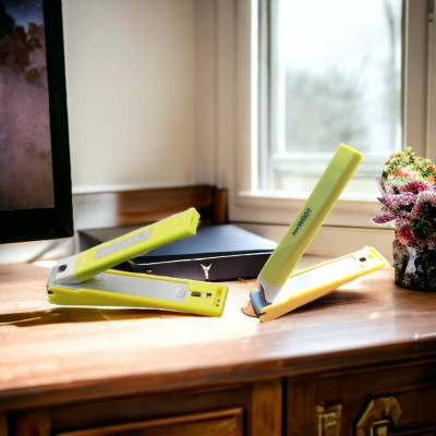 Bấm Móng Tay Inox Thân Nhựa Cỡ Trung Tybe W001 Kai Razor 39262 - KE0110 (Màu Xanh)