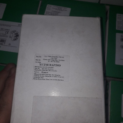 XU2M18AP20D Cảm biến quang phi 18mm, khoản cách Sn 50m Schneider