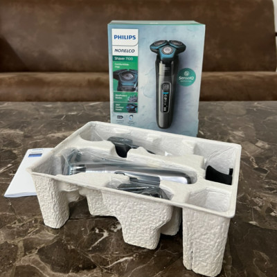 Máy cạo râu khô và ướt thương hiệu Philips Norelco S7788/82 Series 7000 - Hàng Chính Hãng