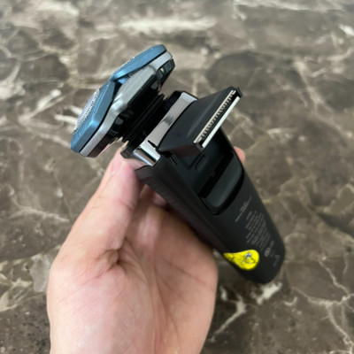 Máy cạo râu khô và ướt thương hiệu Philips Norelco S7788/82 Series 7000 - Hàng Chính Hãng