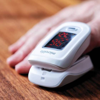 Máy Đo Nồng Độ Oxy Trong Máu Spo2 Microlife OXY 200