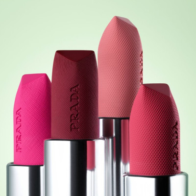 Son màu Prada Monochrome Durable Weightless Lipcolor P157_Pourpre 3.8g