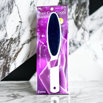 Cây Chà Gót Chân Có Tay Cầm Cán Nhựa Kai 000HB-0304 (Màu Trắng)