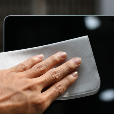 Khăn Lau Màn Hình Polishing Cloth Kai cho iPhone / Macbook / iPad / Laptop / Smartphone / Lens Camera/ Smartwatch loại Fullbox- Hàng Chính Hãng