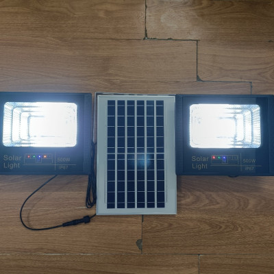 Đèn pha năng lượng mặt trời 200w báo pin mới nhất hiện nay vỏ nhôm chống nước IP67