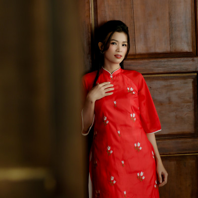 Áo dài cách tân thiết kế đỏ 4 tà thêu hoa lá ( size XL )