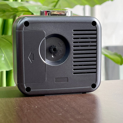 Đồng hồ Rhythm CRA629NR01 – KT: 9.3 x 9.2 x 5.8cm. Vỏ nhựa. Dùng Pin.