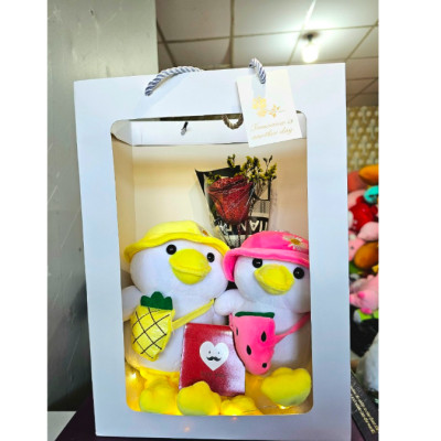 Set quà gấu bông và hoa kèm túi đựng cute - Combo gấu bông, hoa, đèn, túi, thiệp tặng sinh nhật - Quà tặng gấu bông dễ thương.