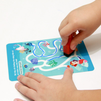 Bộ thẻ trò chơi kỹ năng - Cuộc sống quanh em (100 trò chơi phát triển trí não đa dạng chủ đề cho bé)