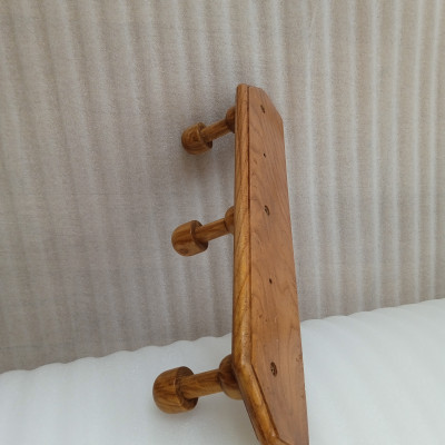 Giá treo quần áo gỗ N H home 3 móc gắn tường.