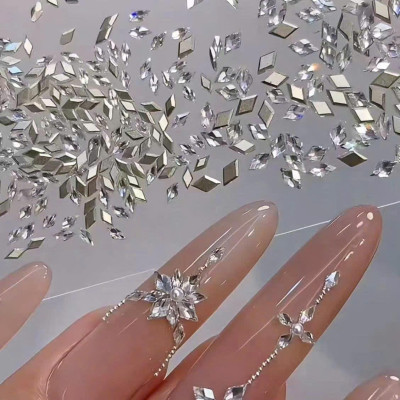 Đá Khối Diamond Chân Bằng Hình Thoi Gắn Móng Siêu Sáng, Set 100 Viên Charm Làm Nail Size Mini Màu Trắng Thủy Tinh Lấp Lánh