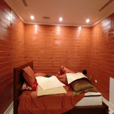 Bộ 10 Tấm Xốp Dán Tường Vân Gỗ Nâu Đỏ Cách Âm, Chống Va Đập, Bền Đẹp, Sang Trọng 