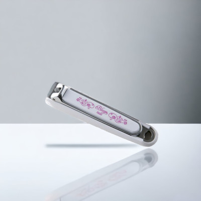 Bấm Móng Tay Inox Hoa Văn Cỡ Vừa Kai Razor 000HC3601 (Màu Trắng)