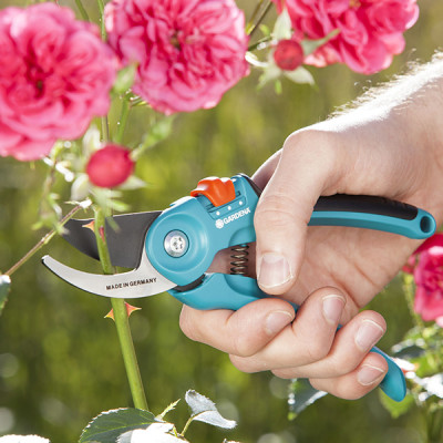 Kéo tỉa cành mũi hếch Gardena 08857-20