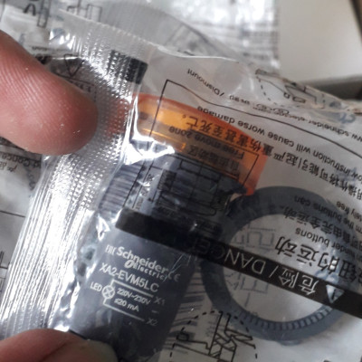 | CHÍNH HÃNG | Đèn báo XA2EVM5LC Schneider 220V, phi 22mm