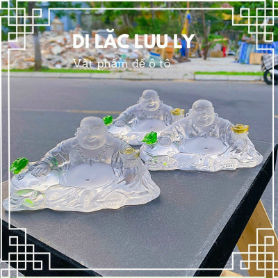 Tượng Phật Di lặc cầm thỏi vàng ngồi tựa bao tiền đá lưu ly đặt bàn làm việc, taplo xe ôtô