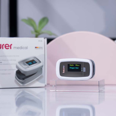 Máy đo nồng độ oxy trong máu và nhịp tim SpO2 Beurer - PO30