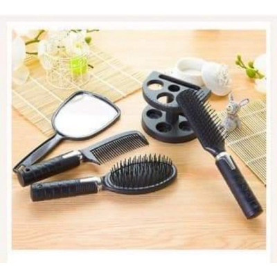 Combo 4 món lược và gương cao cấp thiết kế sang trọng ,có thể tháo lắp dễ dàng ,giúp bàn trang điểm trở nên gọn gàng 