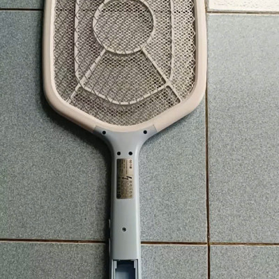 Vợt bắt muỗi ,ruồi , điện tử , với 3 lớp lưới  , tay cầm chống trượt  ,an toàn ,hiệu quả , độ bền cao 