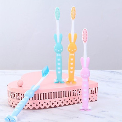 Sản phẩm dụng cụ vệ sinh -Com bo túi 4 bàn chải đánh răng hình thú cho bé có đế hít nhiều màu ,lông bàn chải siêu mềm phù hợp cho bé dưới 10 tuổi