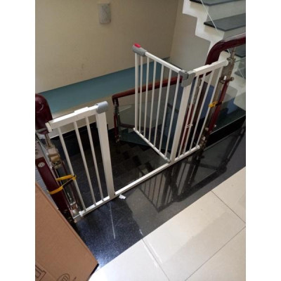Thanh chắn cửa, chắn cầu thang Umoo, an toàn cho bé (kích thước từ 76-200cm)