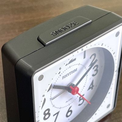 Đồng hồ Báo thức Rhythm CRE310NR02 – KT: 8.0 x 8.2 x 4.2cm. Vỏ nhựa. Dùng Pin.