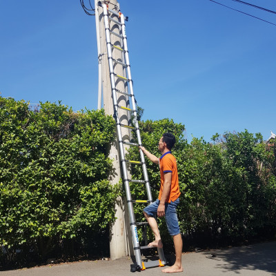 Thang nhôm rút đôi có bánh xe di chuyển tiện lợi, thanh giằn gia cố, khóa thang 2 lớp - NIKITA 2024