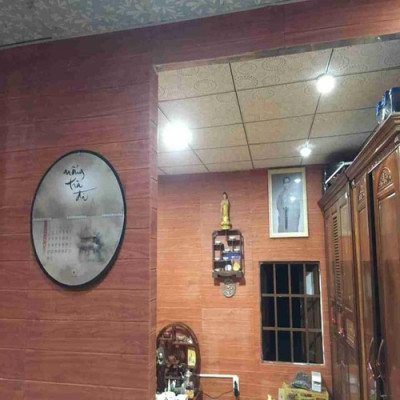 Bộ 10 Tấm Xốp Dán Tường Vân Gỗ Nâu Đỏ Cách Âm, Chống Va Đập, Bền Đẹp, Sang Trọng 