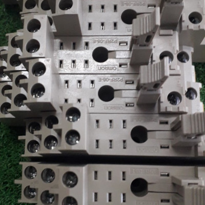 Đế rơ le P2RF-08 8 chân