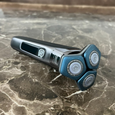 Máy cạo râu khô và ướt thương hiệu Philips Norelco S7788/82 Series 7000 - Hàng Chính Hãng