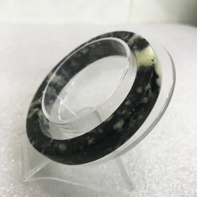 Vòng cẩm thạch vuông nhỏ 1 cm, màu vàng chanh  cho nữ cẩm thạch cho mệnh Thủy và Kim. VONGVUONGNU