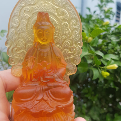 Tượng Phật Quan Âm Đá Lưu Ly Vàng Mới để trong xe hơi hoặc để bàn cao 12cm đk 7cm đế 5cm Mệnh Kim mệnh Thổ mệnh Thủy ạ